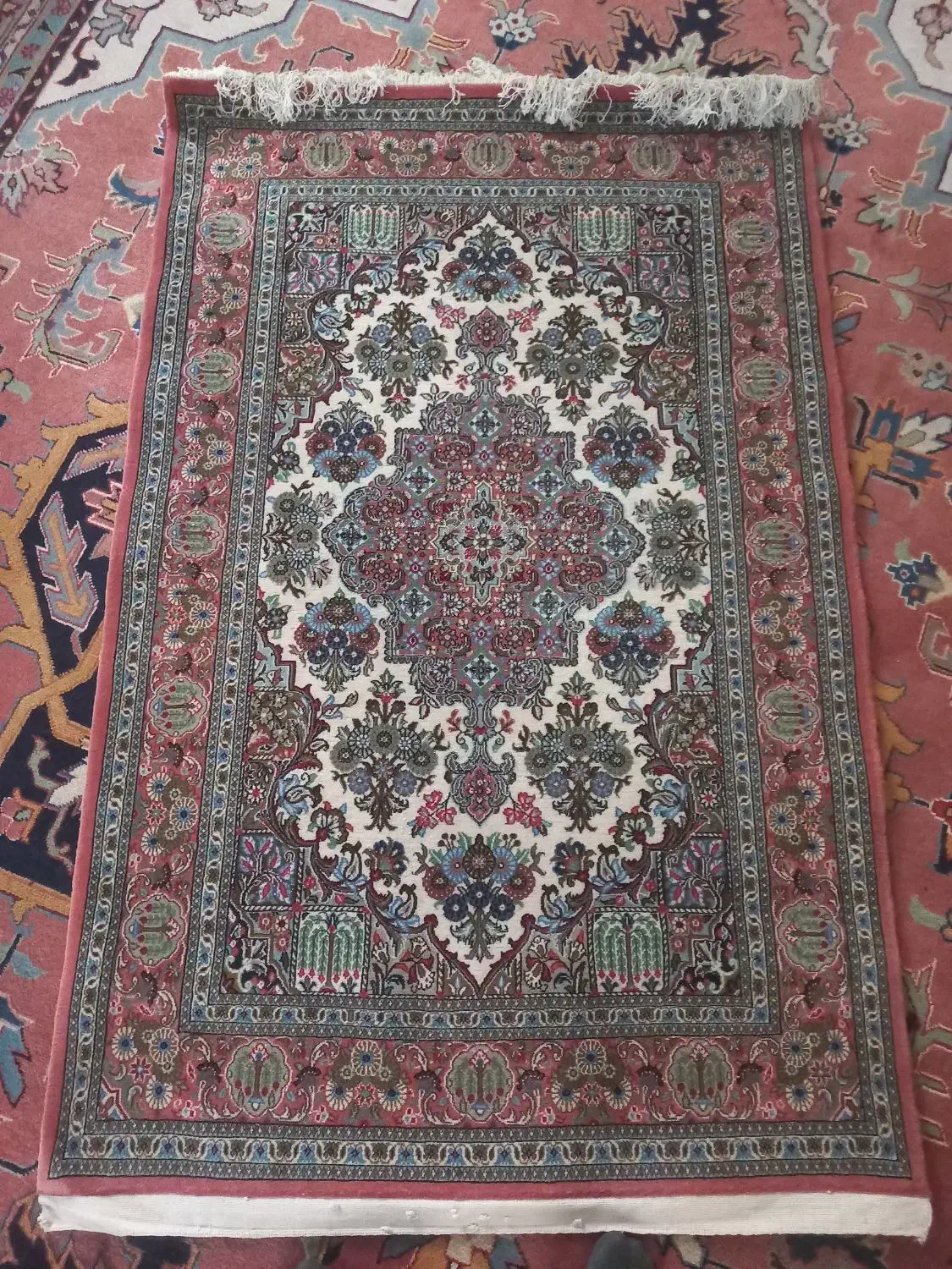 قالیچه|فرش|ری, شهادت|دیوار