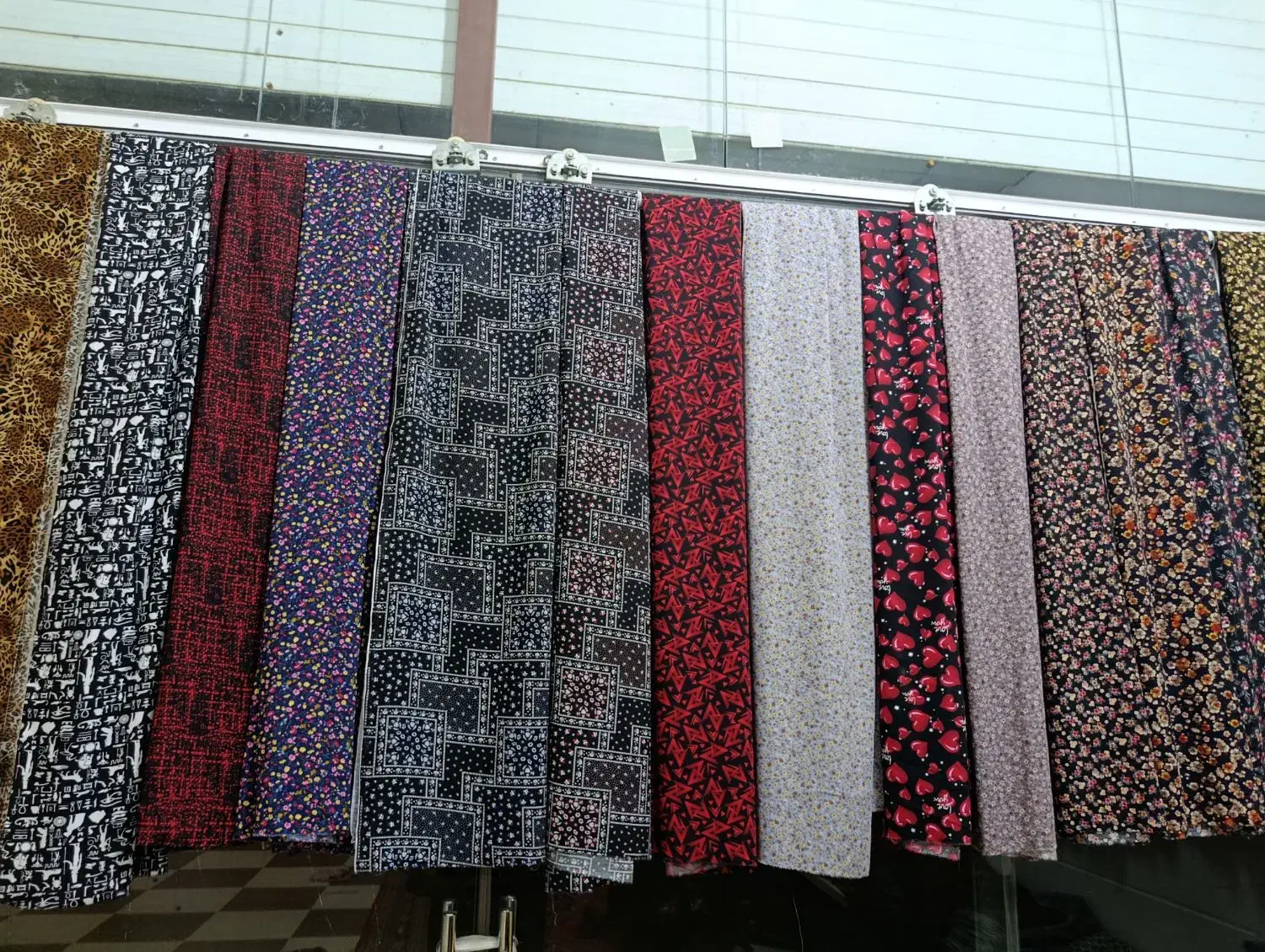 پارچه سرا و ارزان کده لاوان|لباس|سرپل ذهاب, |دیوار