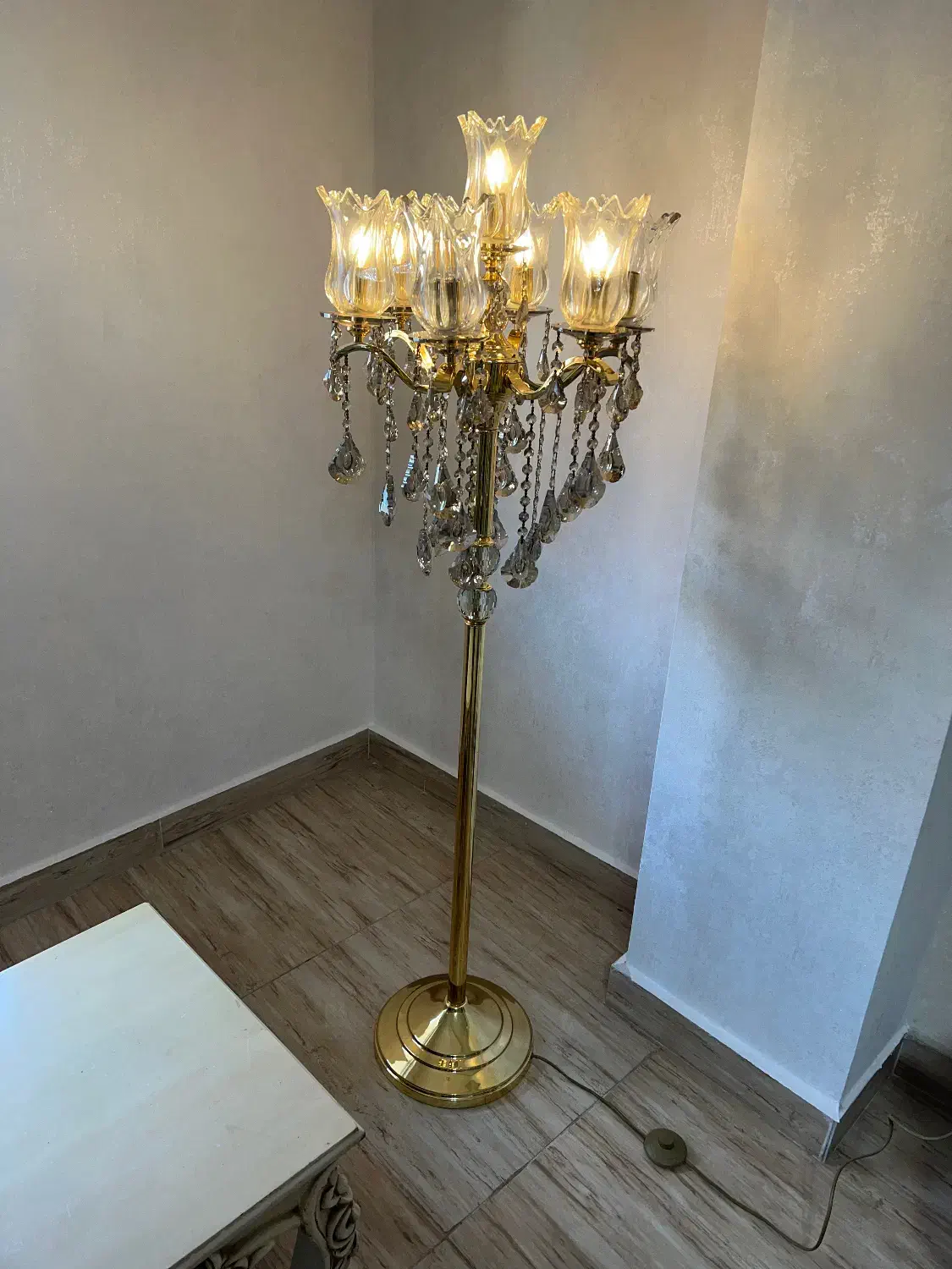 آباژر کنار سالنی|چراغ خواب و آباژور|رشت, شالکو|دیوار