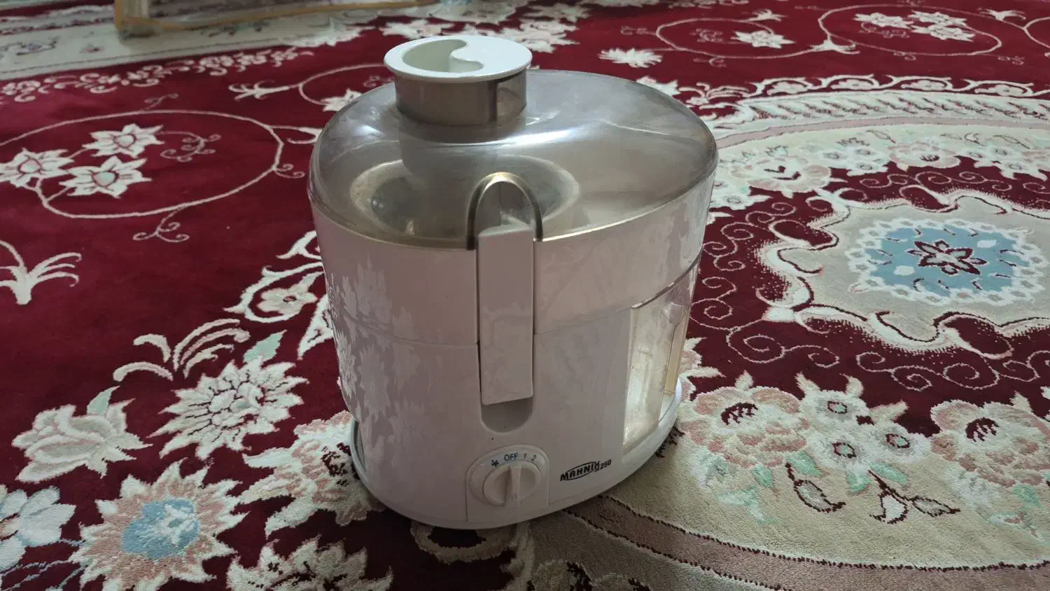 اب میوه گیری برند mannlk 250|آبمیوه‌گیر و آب‌مرکبات‌گیر|اصفهان, بهاران|دیوار