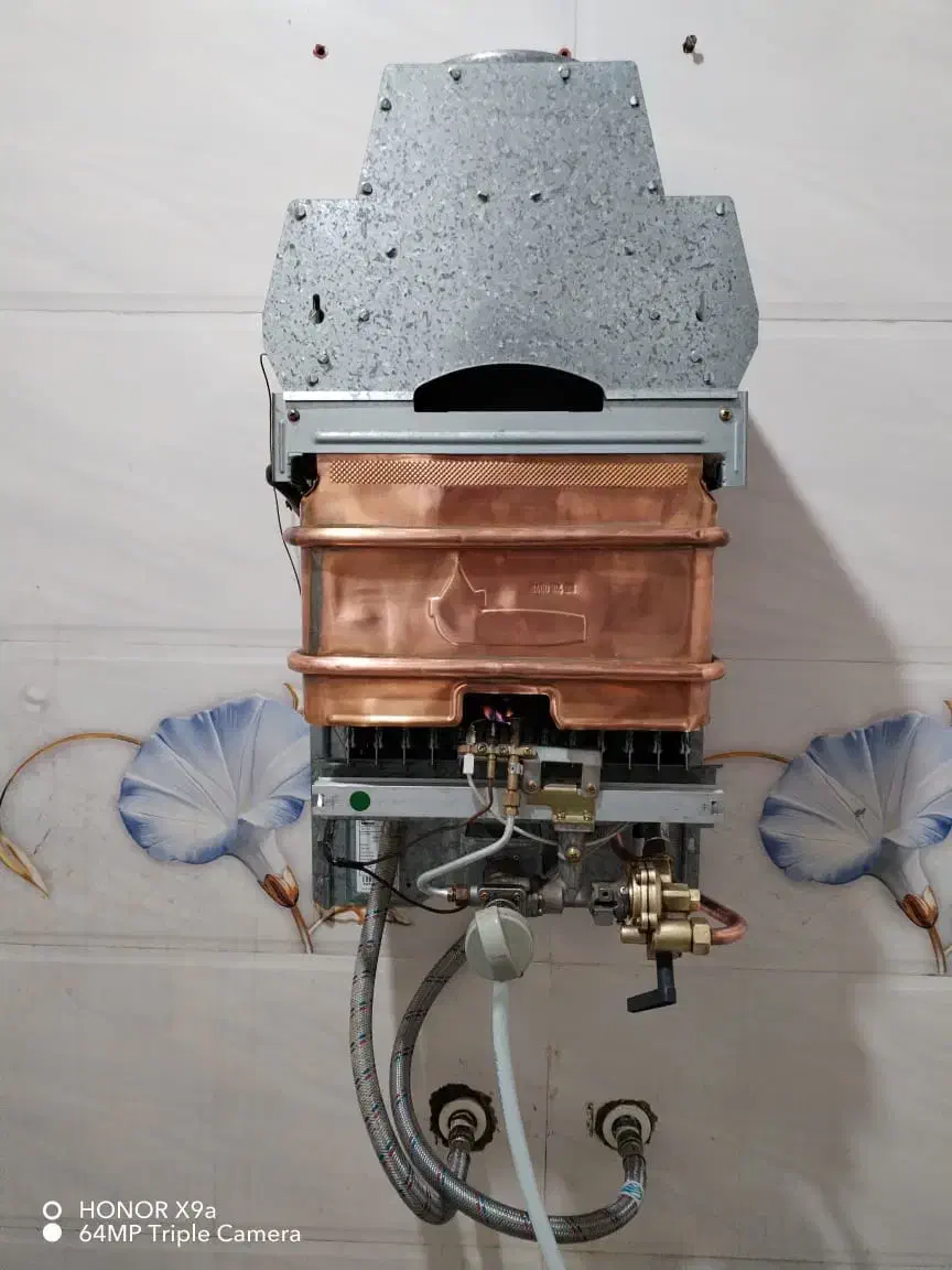 تعمیر سرویس نصب انواع ابگرمکن دیواری و مخزنی|خدمات پیشه و مهارت|شادگان, |دیوار