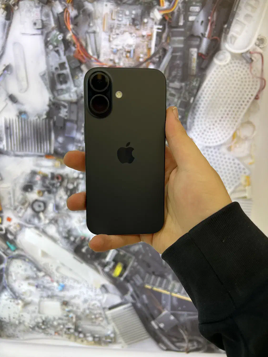 ایفون ۱۶نرمال مشکی ۱۲۸ با ریجستری|موبایل|اصفهان, مفتح|دیوار