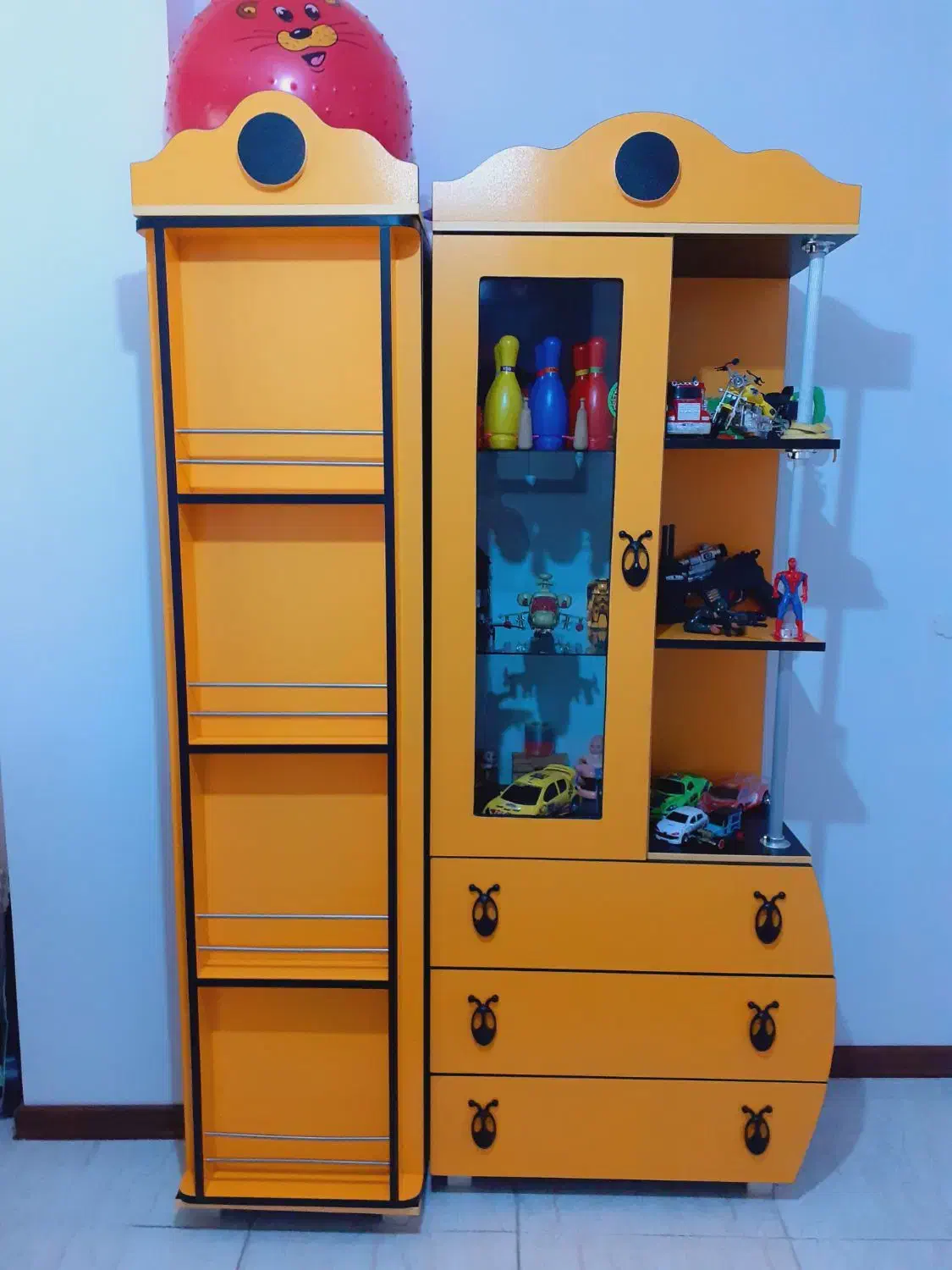 سرویس کمدوتخت همراه. قالیچه. پرده.کالسکه.میز تحریر|اسباب و اثاث بچه|فومن, |دیوار