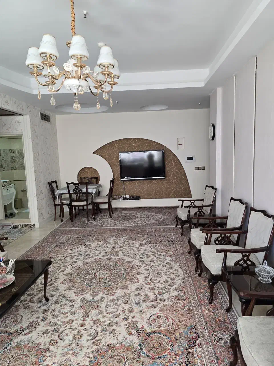 ۷۰ متر برج مجلل رویال کلاسیک، سوسن آبادی