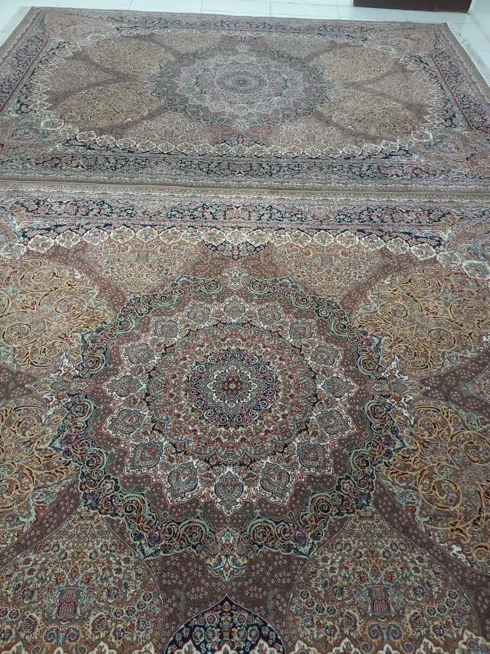 جفت فرش ۹متری ۷۰۰شانه ۲۵۵۰تراکم دستباف گونه|فرش|هشتگرد, شهرک کوثر|دیوار