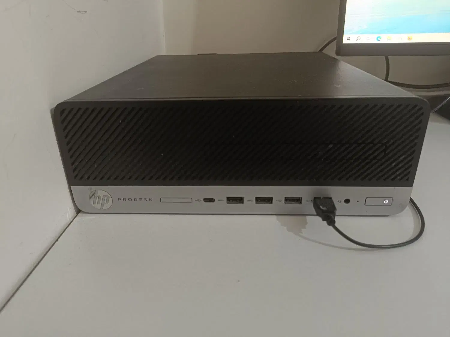 کامپیوتر|رایانه رومیزی|رودهن, |دیوار