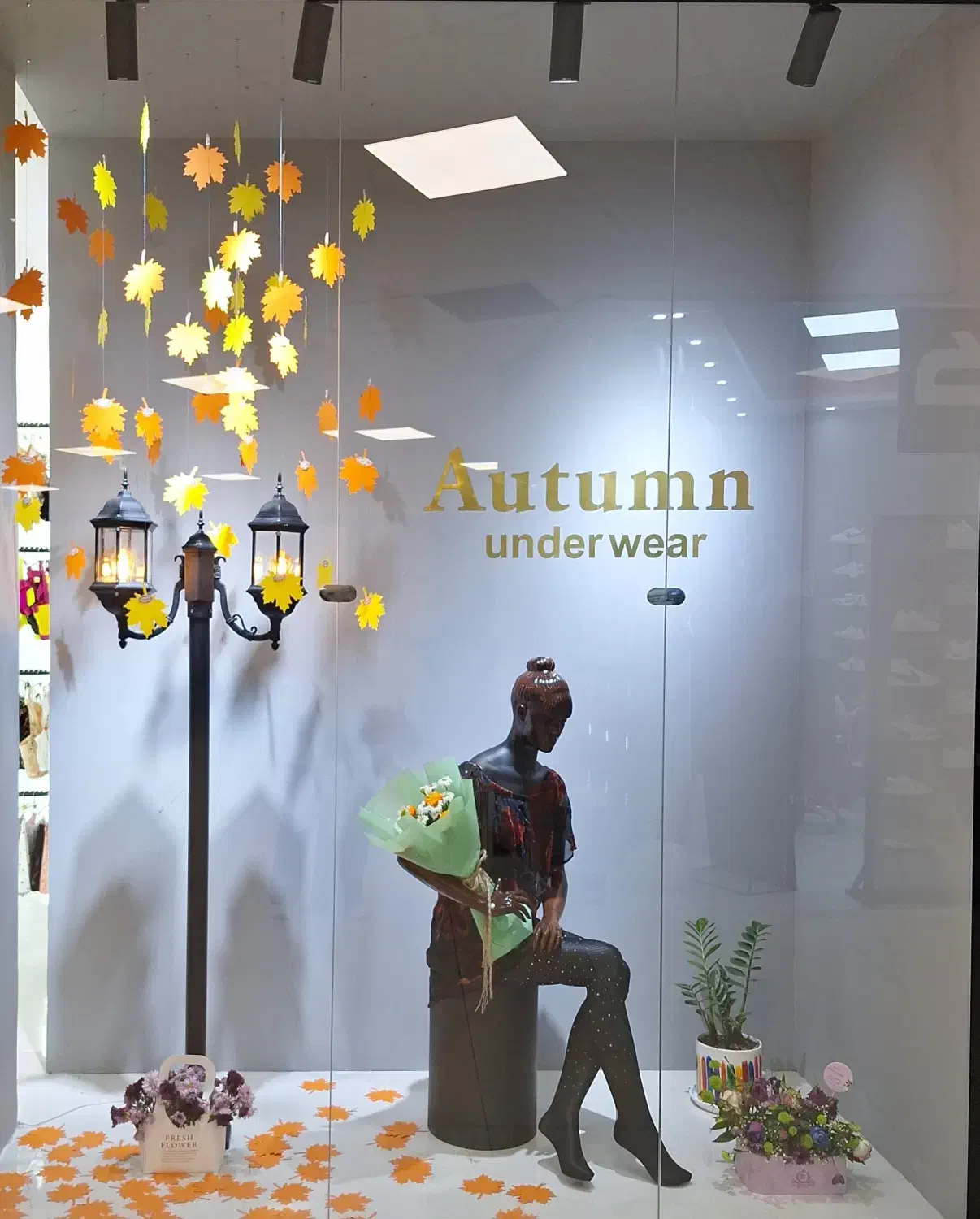 فروشنده ی مغازه ی لباس زیر زنانه|استخدام بازاریابی و فروش|جم, |دیوار