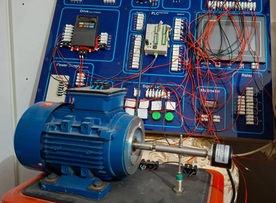 برق کار صنعتی/سیم کشی تابلوبرق/PLC /HMI/Drive|خدمات پیشه و مهارت|تبریز, |دیوار