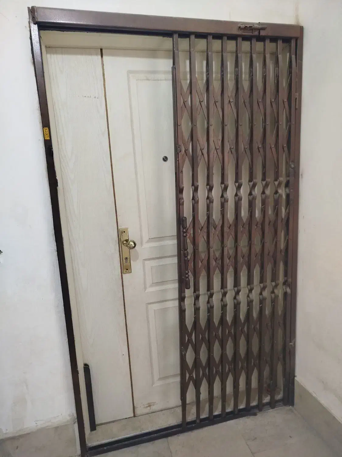 درب اکاردیونی سالم|مصالح و تجهیزات ساختمان|گلبهار, شهر جدید گلبهار|دیوار