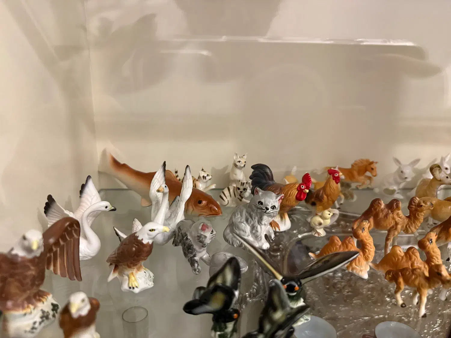 مجسمه|کلکسیون اشیاء عتیقه|کرج, عظیمیه|دیوار