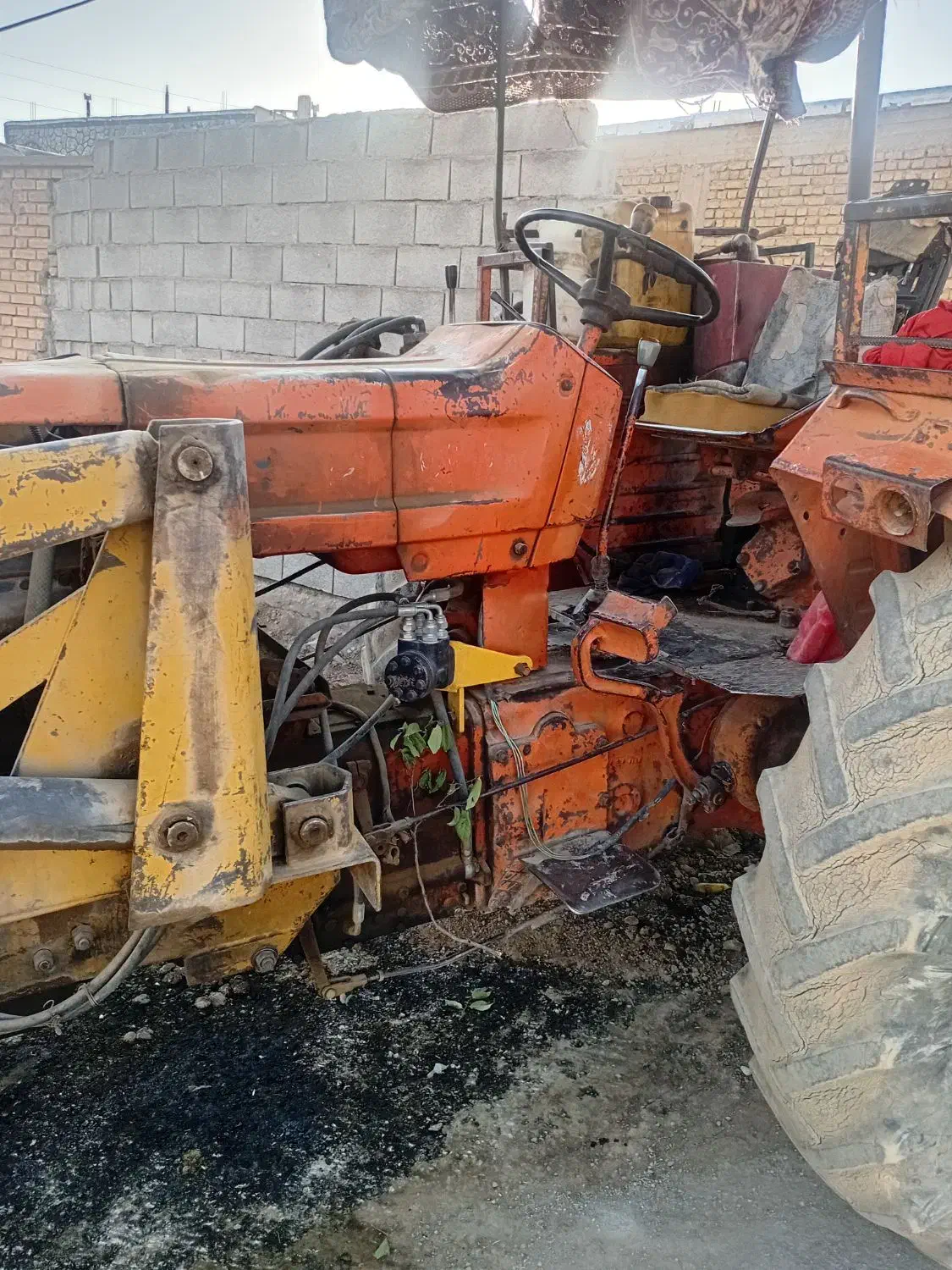 تراکتور|خودرو سنگین|لاران, |دیوار