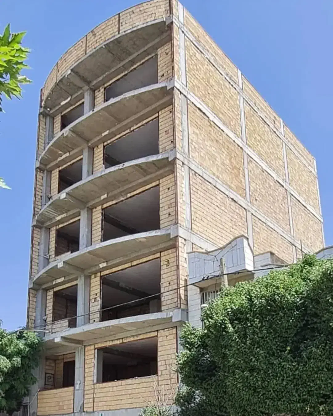 نگهبان برای ساختمان نیمه کاره نیاز دارم|استخدام سرایداری و نظافت|کرمانشاه, |دیوار