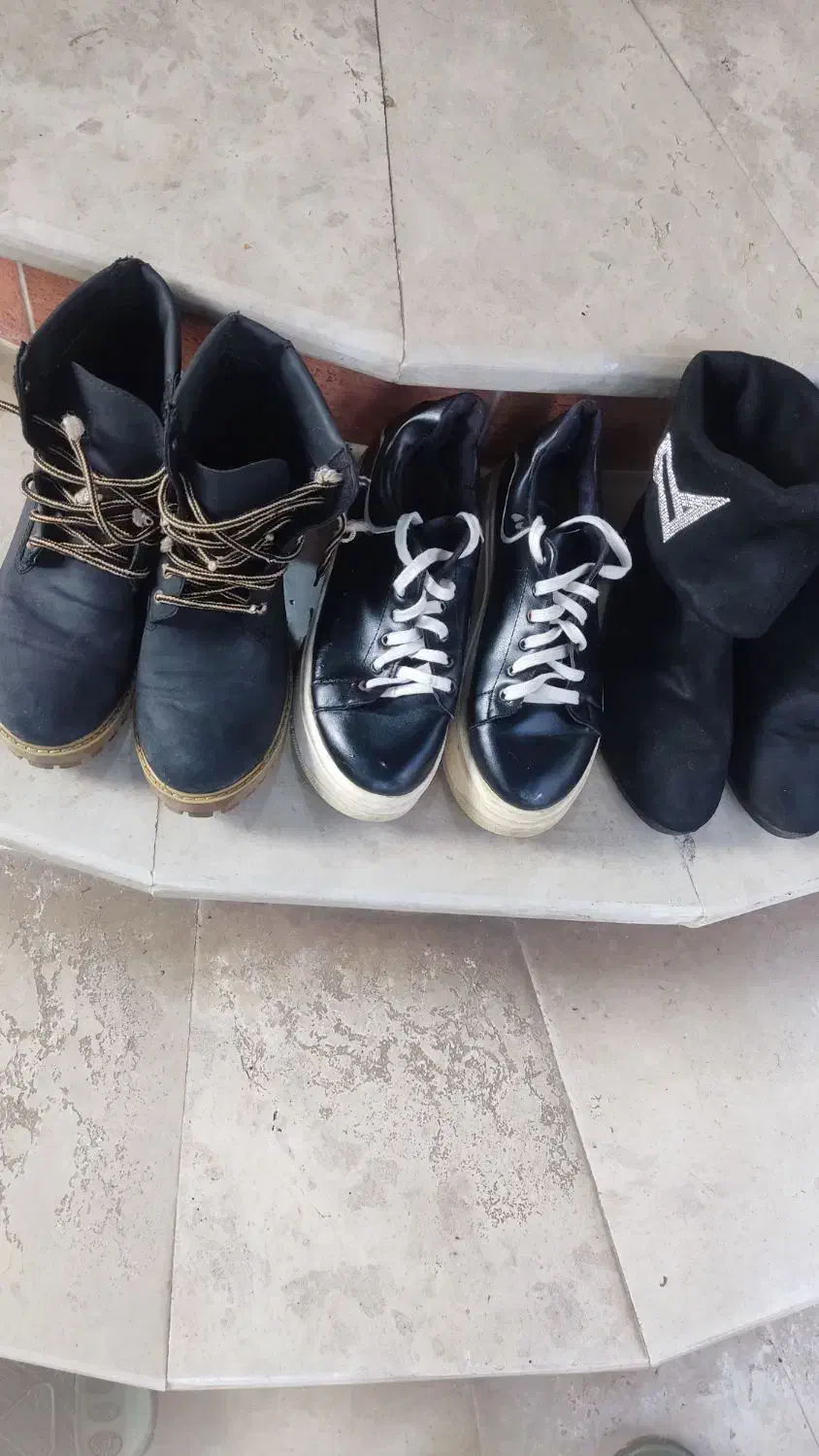 کتونی و نیم بوت|کیف، کفش، کمربند|نشتارود, |دیوار