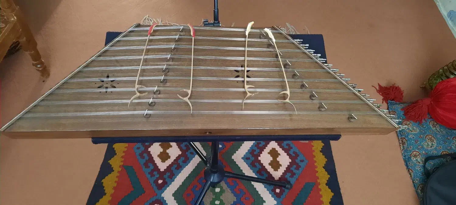 سنتور همراه با میز و کیف هاردکیس|سازهای سنتی|همدان, |دیوار