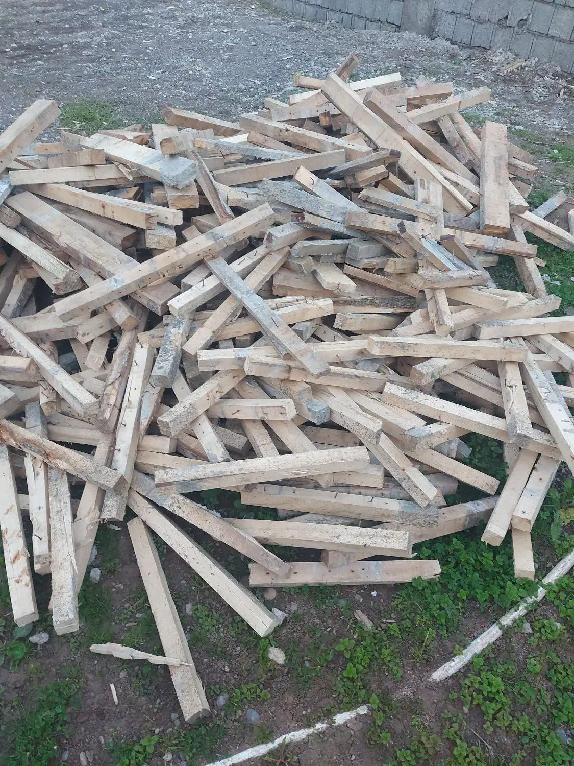 یه مقدار  چوب برای قالب بندی|مصالح و تجهیزات ساختمان|کوچصفهان, |دیوار