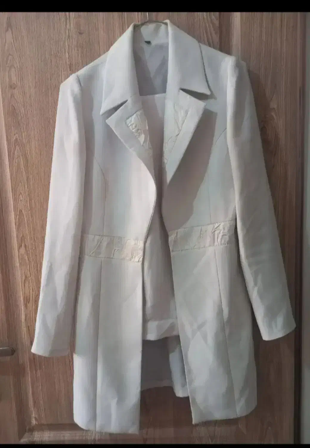 پالتو و کت شلوار مجلسی و شلوار جین و لباس دختربچه|لباس|نسیم‌شهر, |دیوار