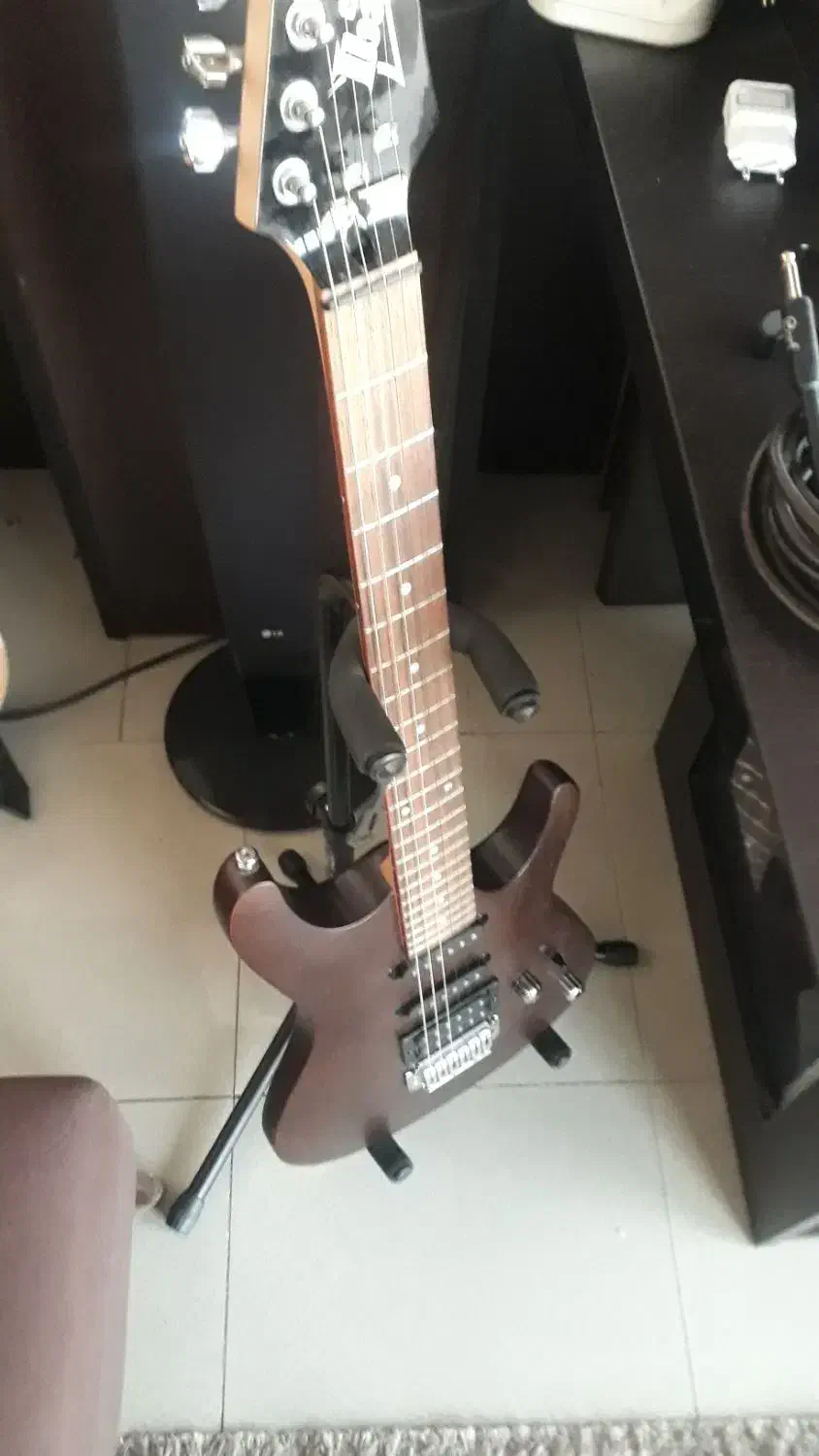 گیتار الکتریک آیبانز|گیتار، بیس، امپلیفایر|اندیشه, اندیشه فاز ۱|دیوار