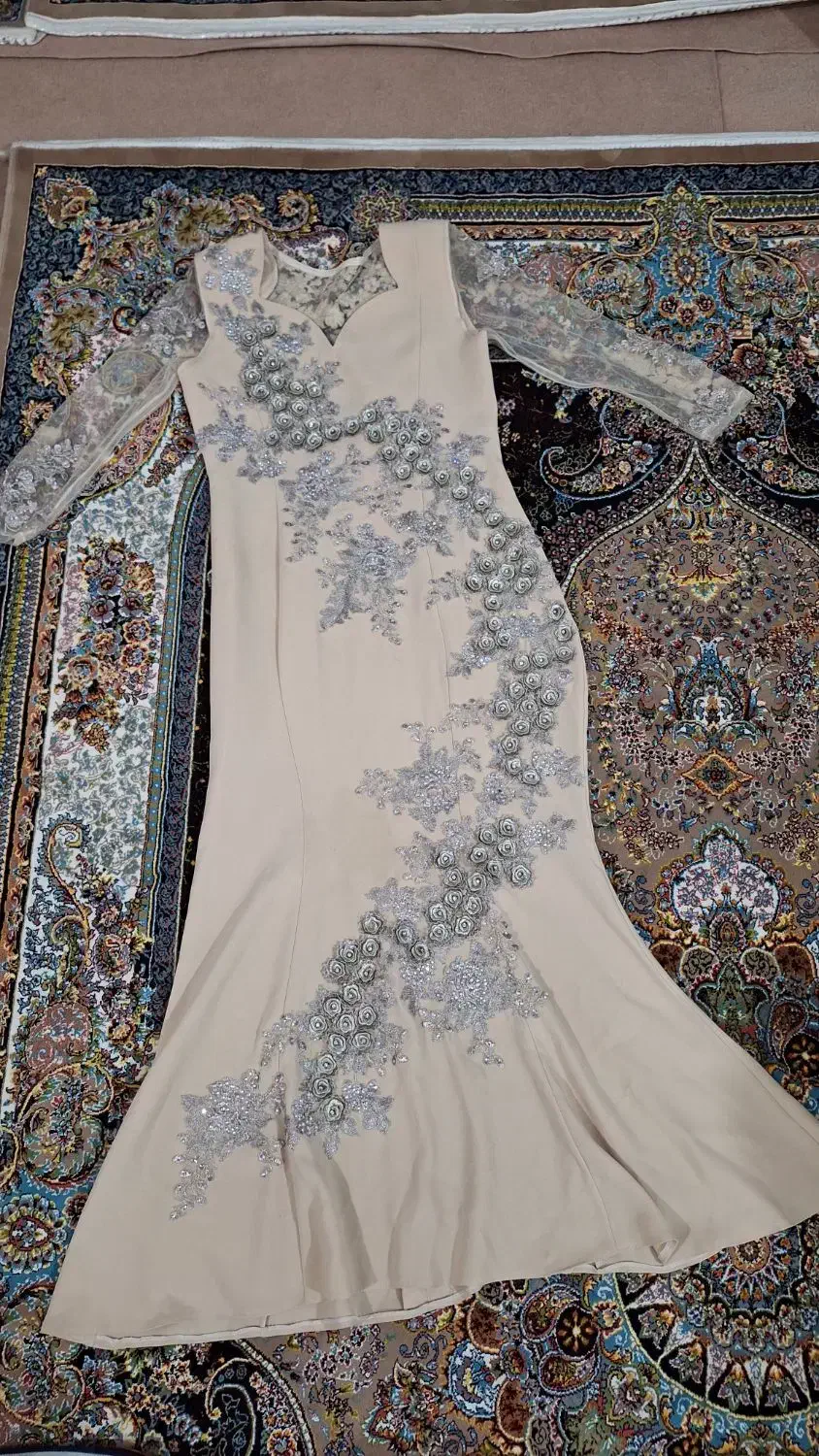 لباس مجلسی|لباس|نقده, |دیوار