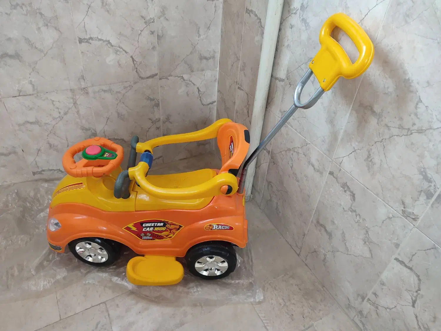 ماشین بازی سالم و تمیز و کم کار باکارتون|اسباب‌بازی بچه|اصفهان, الهیه|دیوار