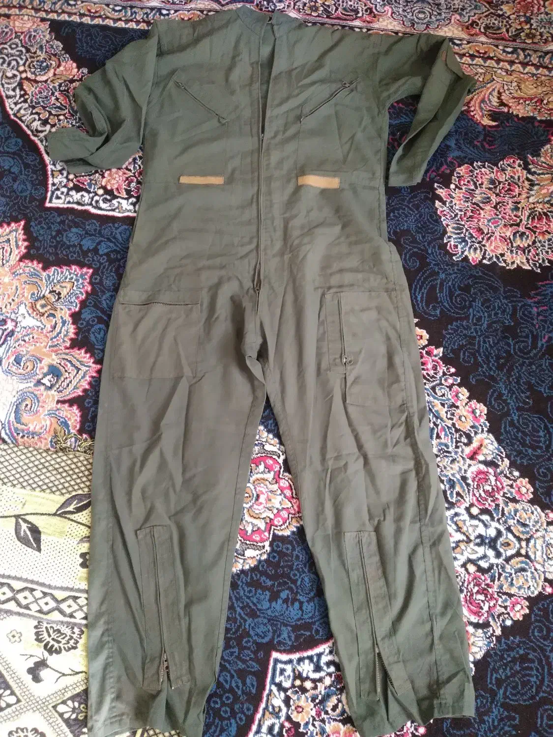 لباس‌کار|لباس|گنبد کاووس, |دیوار