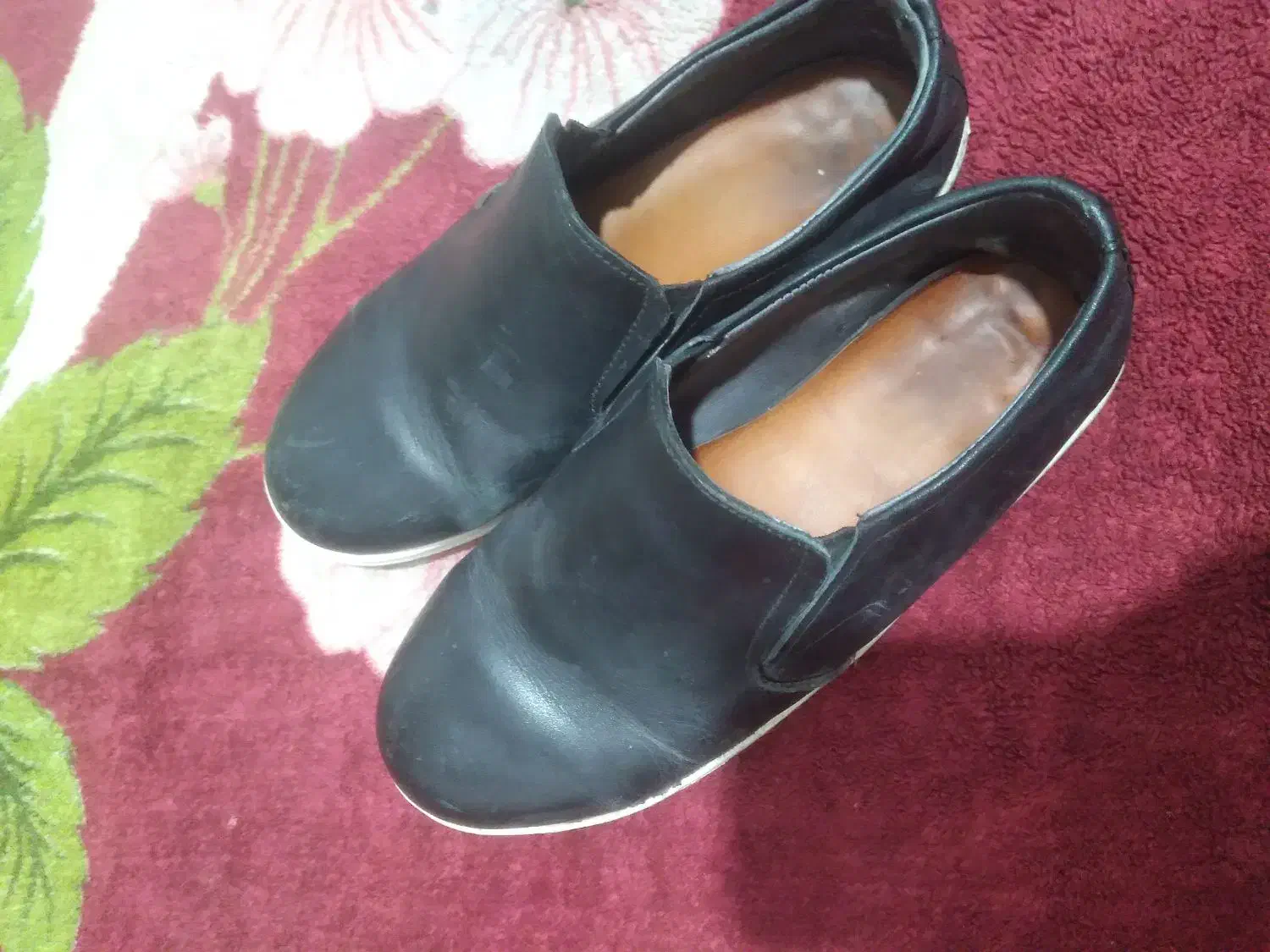 کفش|کیف، کفش، کمربند|ایرانشهر, |دیوار