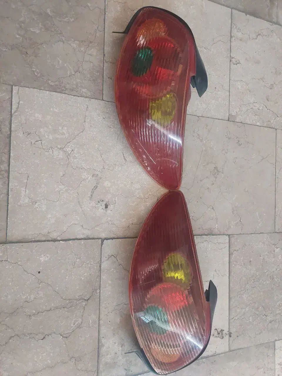 چراغ عقب 206تیپ پنج، اصلی و کاملا سالم|قطعات یدکی و لوازم جانبی|قائم‌شهر, |دیوار