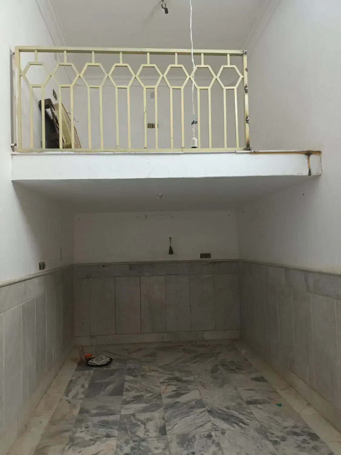 یک کارگر ساده آقا جهت کار درپاچینی|استخدام سرایداری و نظافت|زابل, |دیوار