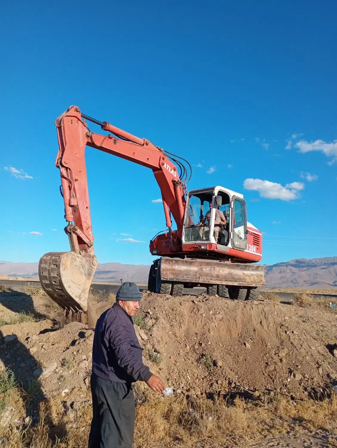 اجاره بیل مکانیکی لاستیکی|خدمات حمل و نقل|خرمشهر, |دیوار