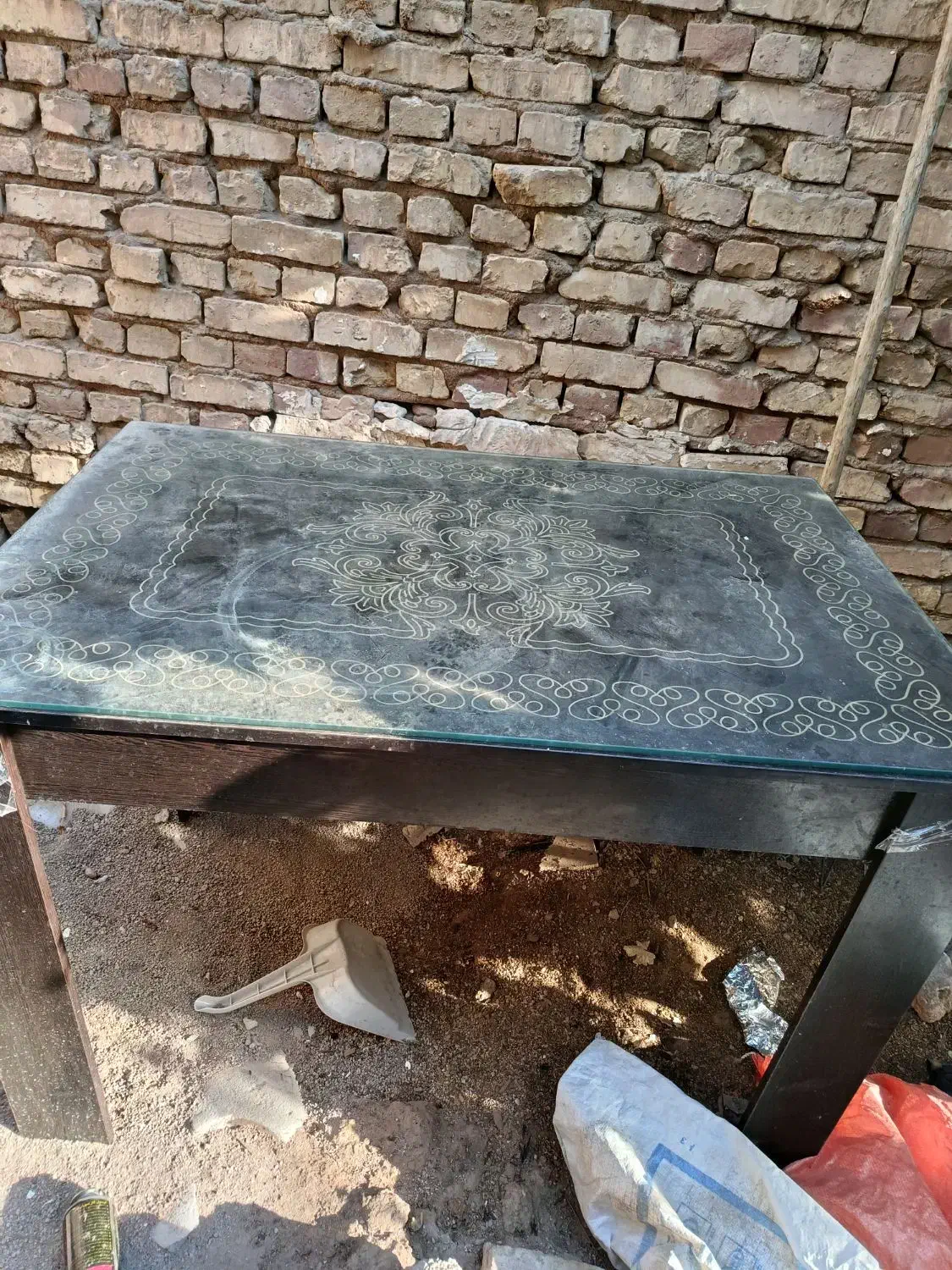 میز|میز و صندلی غذاخوری|یزد, |دیوار