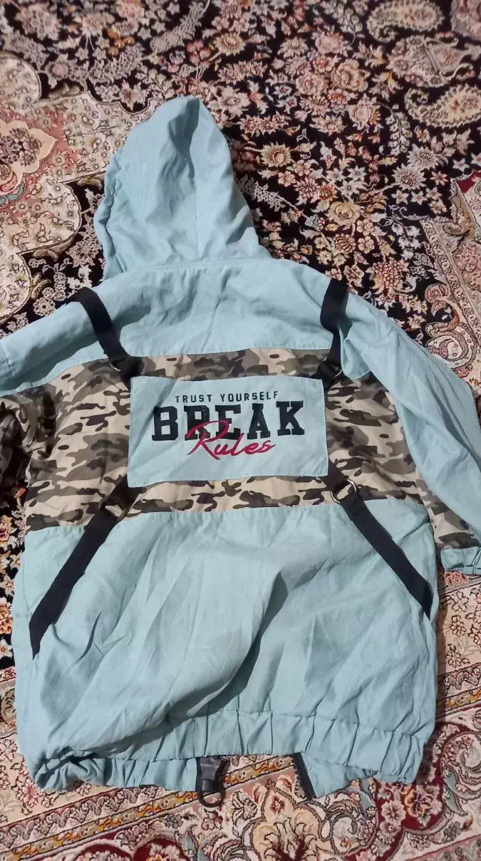 کاپشن|لباس|میانه, |دیوار