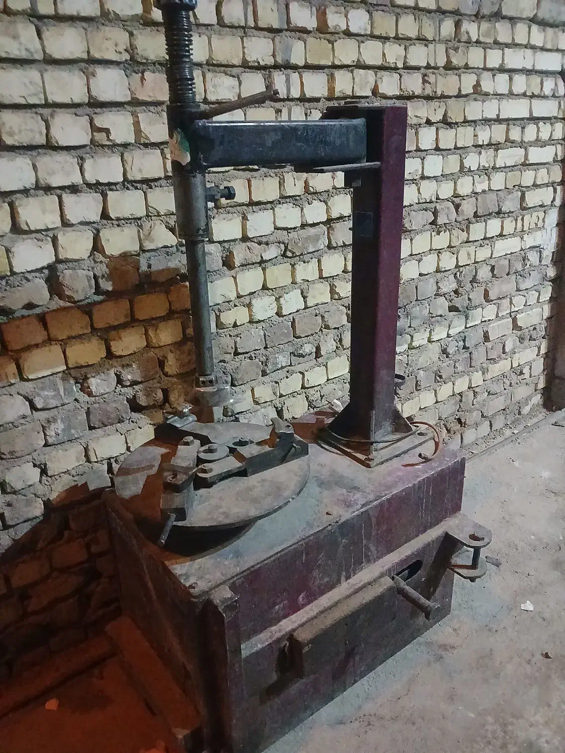 دستگاه لاستیک درار|ابزارآلات|آران و بیدگل, |دیوار