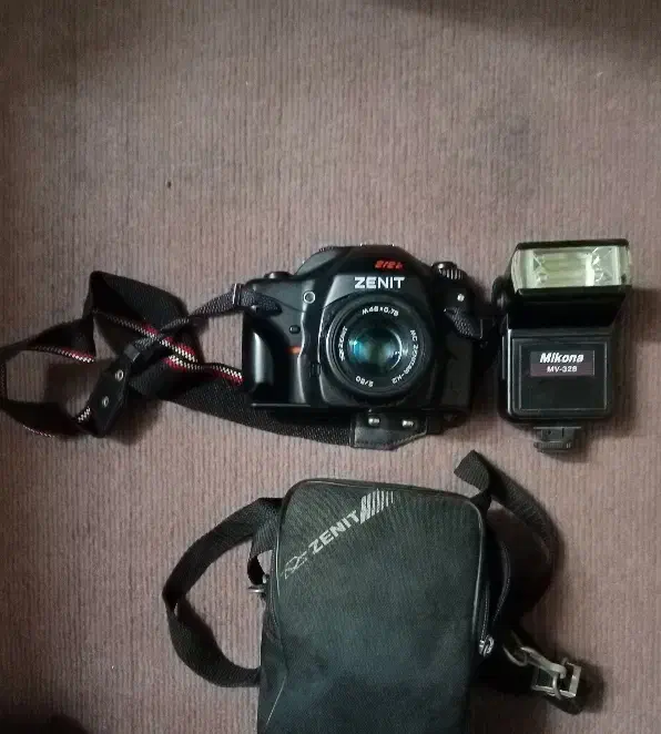 دوربین عکاسی zenit روسی اصل به همراه لنز و وسایل|دوربین عکاسی و فیلم‌برداری|پاکدشت, پاکدشت (مامازند)|دیوار