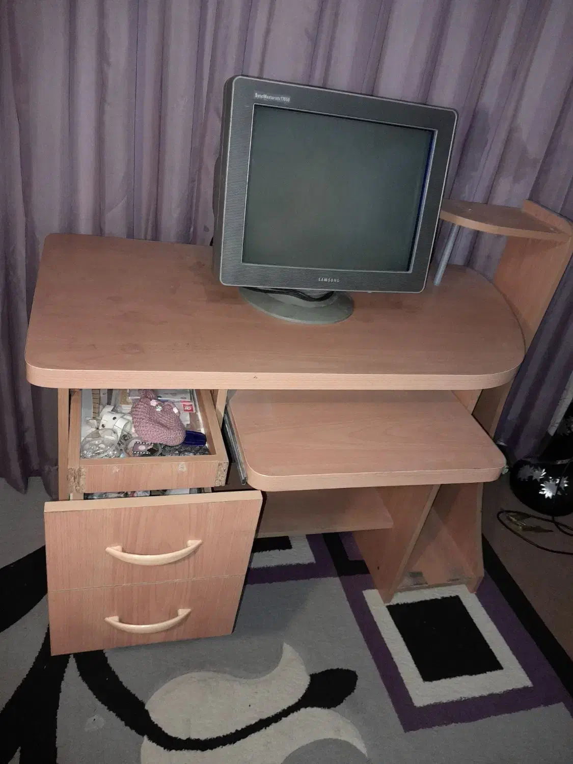 میز و صندلی و مانیتور|میز تحریر و کامپیوتر|مشهد, مقدم|دیوار