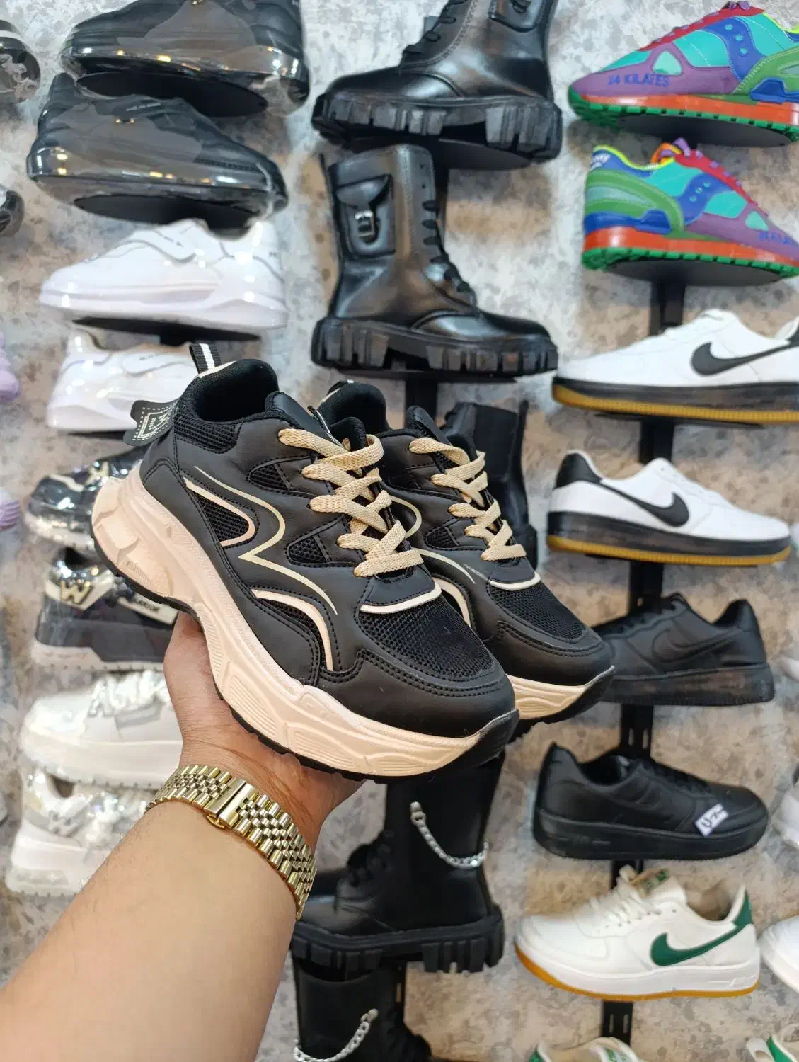 تخفیف ویژه اسپرت زنانه کار شیک و خاص|کیف، کفش، کمربند|شیراز, سعدیه جنوبی|دیوار