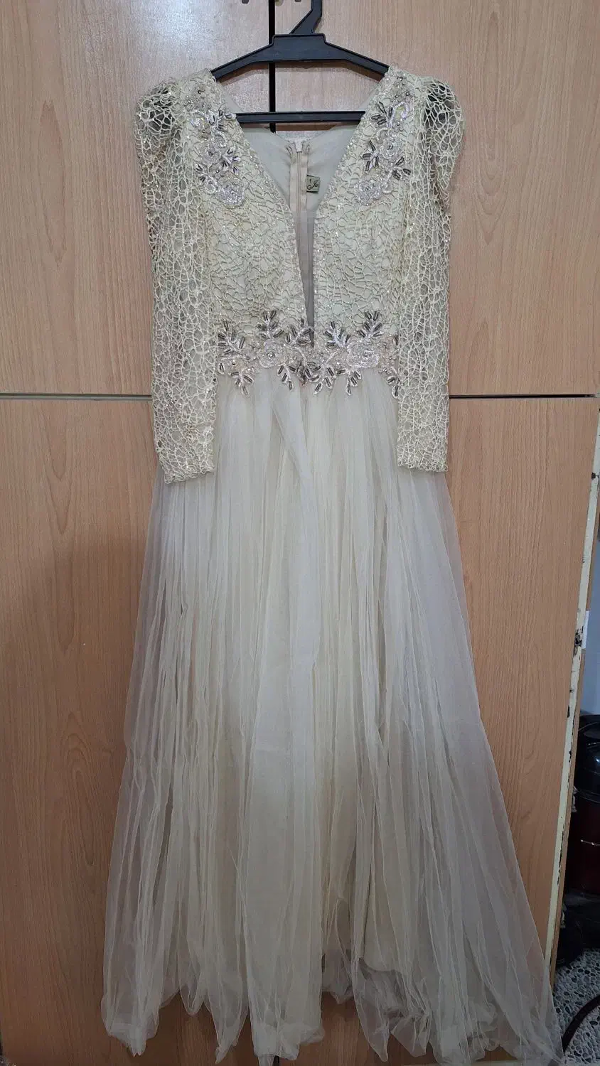 لباس مجلسی|لباس|ری, علایین|دیوار