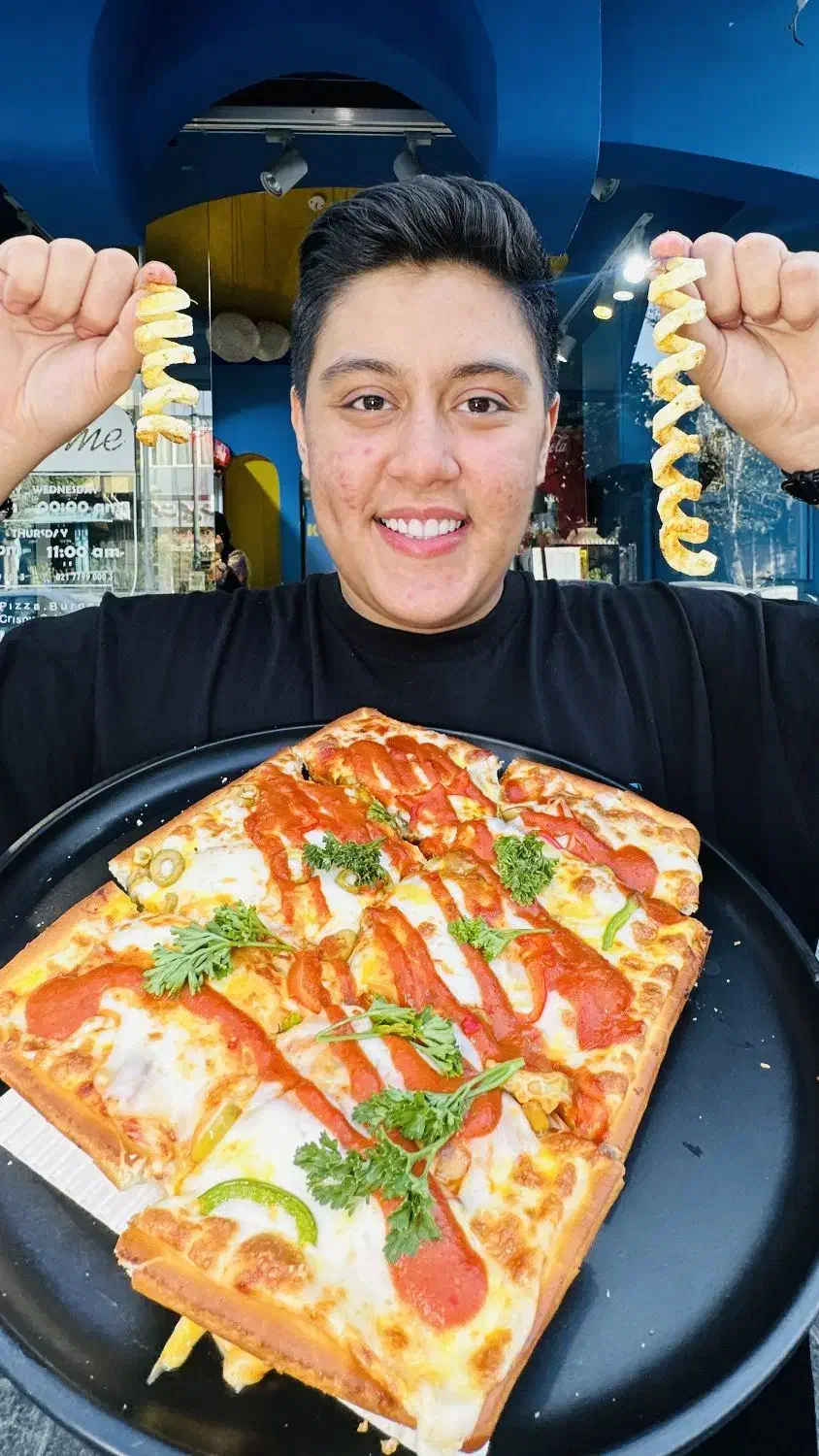 پیتزا زن و کارگر ساده محدوده نارمک و هفت حوض|استخدام خدمات فروشگاه و رستوران|تهران, مدائن|دیوار