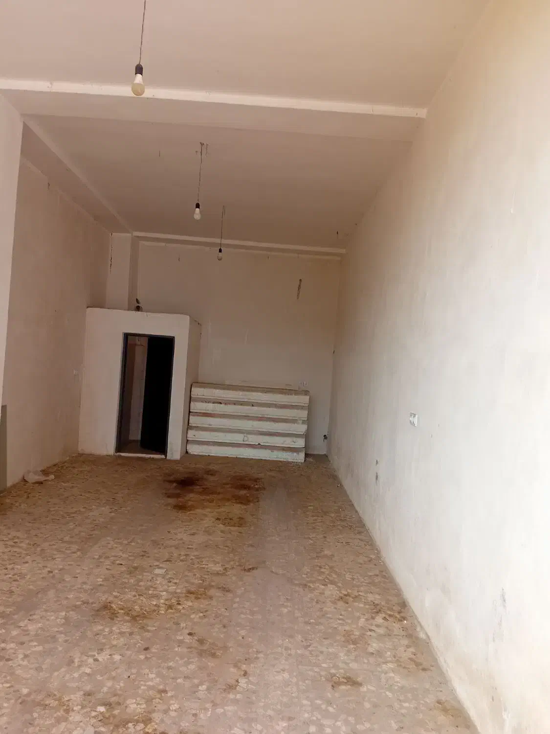 اجاره مغازه|اجارهٔ مغازه و غرفه|رشت, جانبازان|دیوار