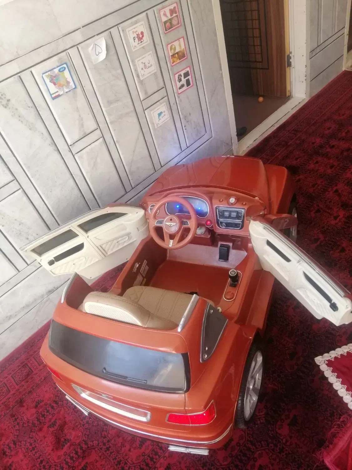 ماشین شارژی لاکچری با 2تا باطری نو2025|اسباب‌‌بازی|اصفهان, بوستان ناژوان|دیوار