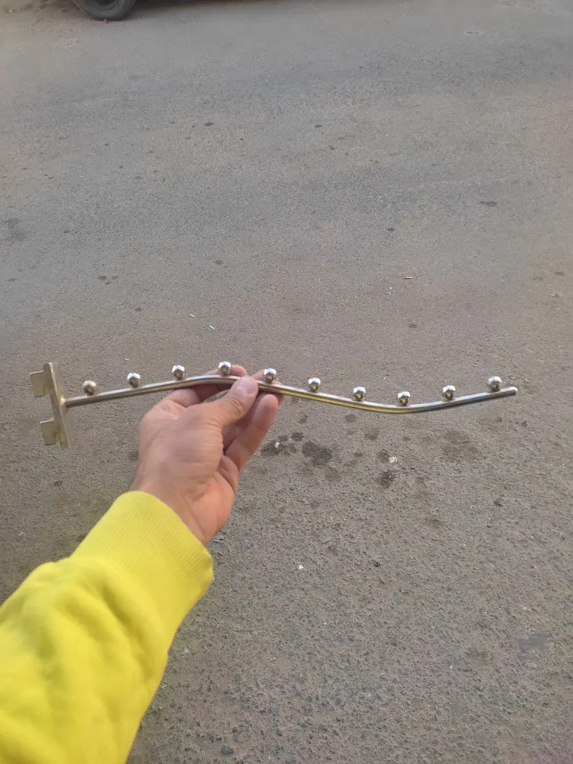 چوبکار چوب لباسی رگال|بندرخت و رخت‌آویز|قم, باغ پنبه|دیوار