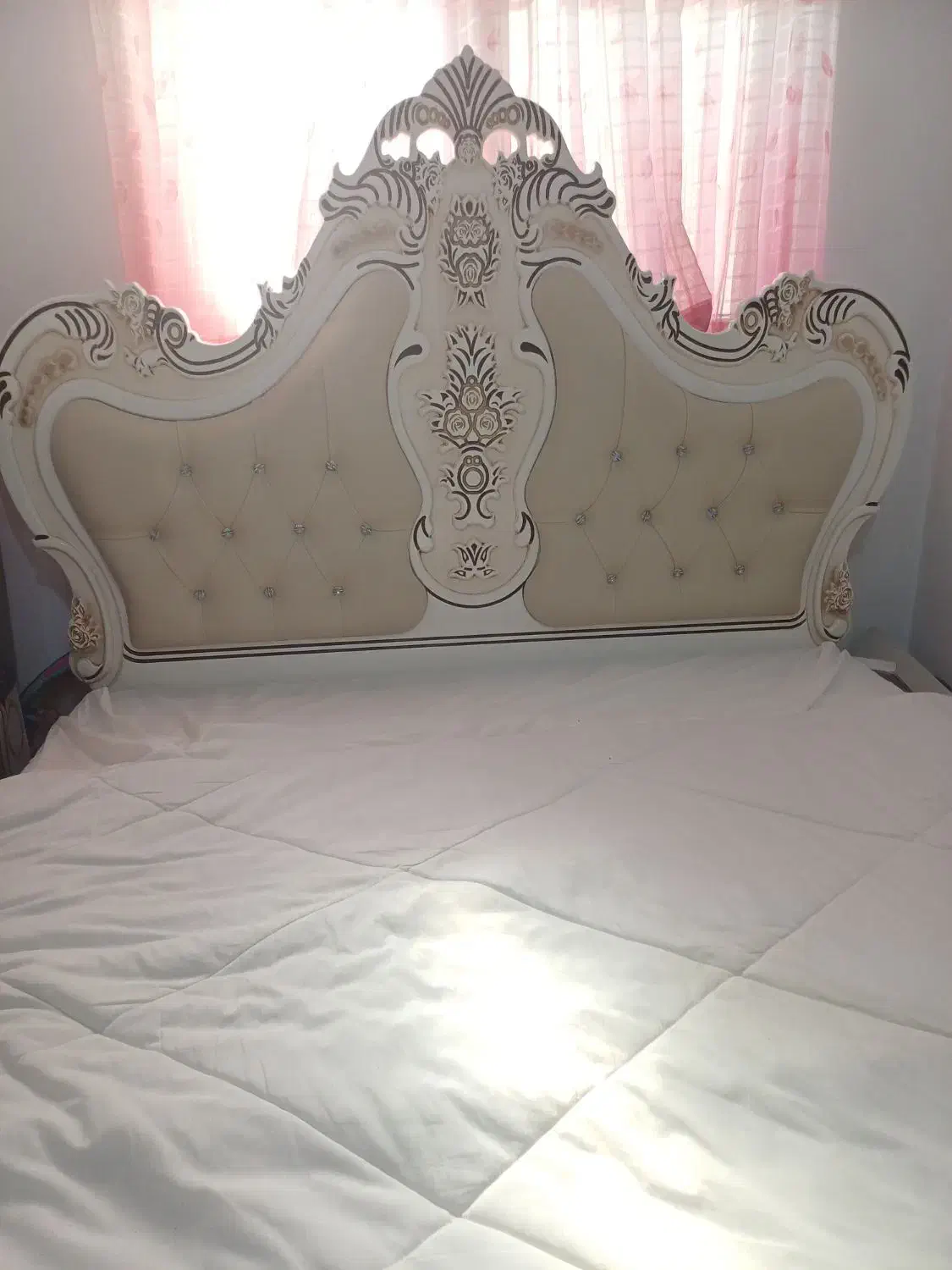 تخت خواب دونفره درحد نو سالم همراه دو پاتختی|تخت و سرویس خواب|اسلام‌شهر, زرافشان|دیوار