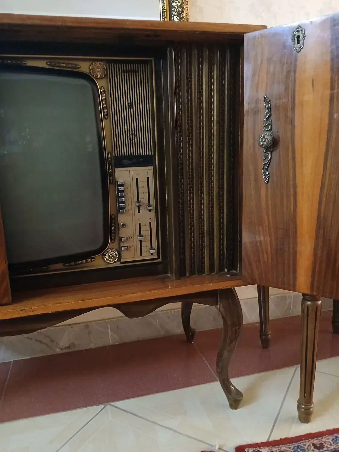 تلویزیون قدیمی کلکسیونی ، عتیقه|تلویزیون و پروژکتور|کرج, اتحاد|دیوار