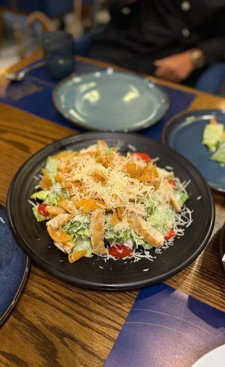 کارگر ساده و نیمه حرفه‌ای برای کافه رستوران|استخدام خدمات فروشگاه و رستوران|رشت, گلسار|دیوار