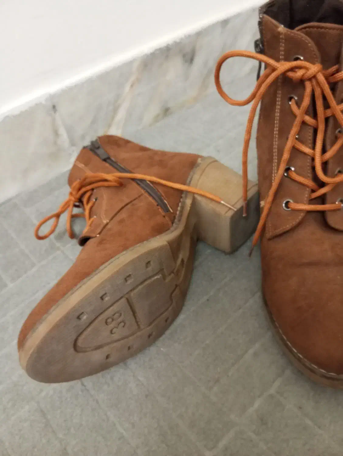 کیف و بوت ست|کیف، کفش، کمربند|پرند, فاز ۵|دیوار