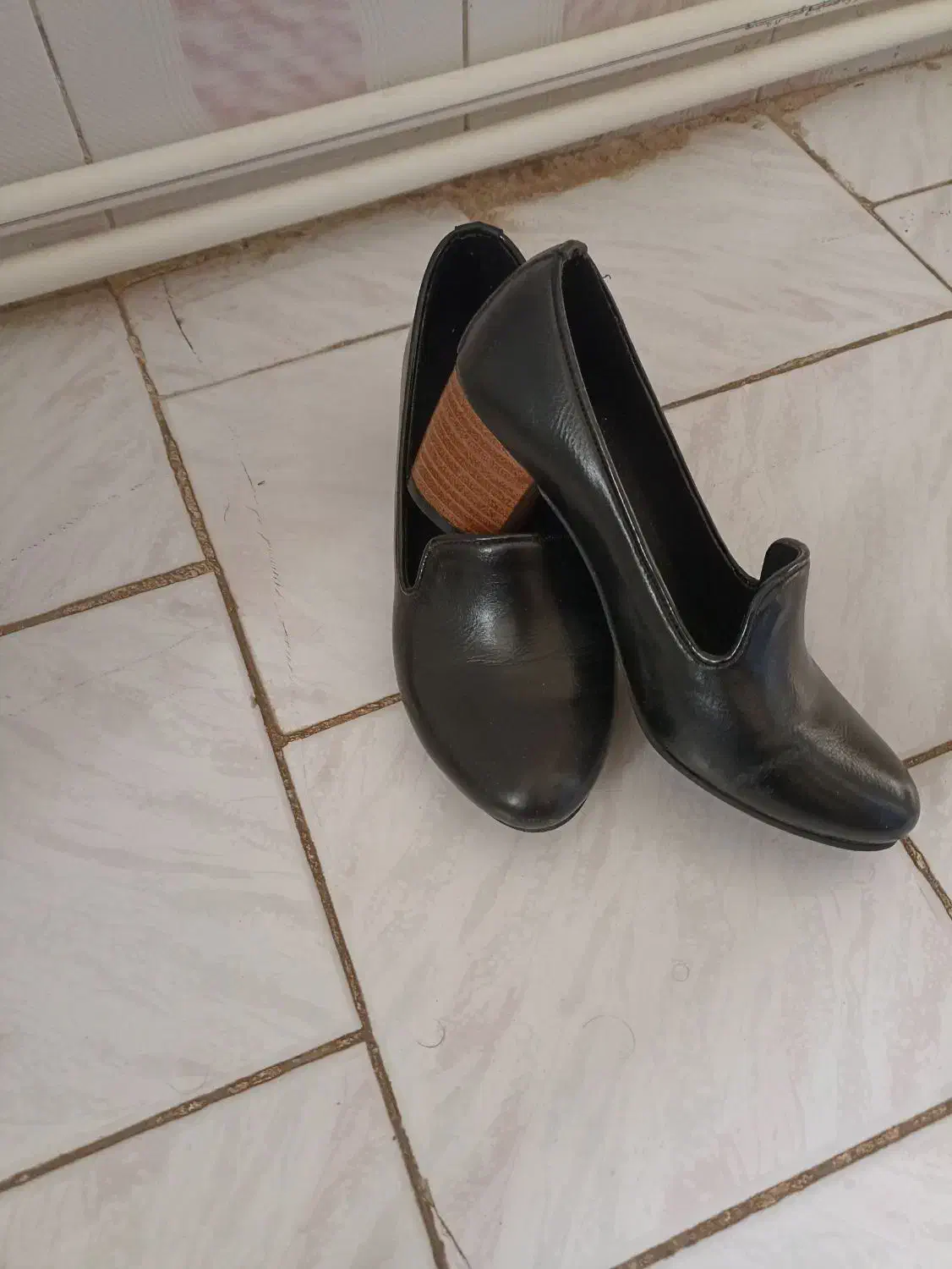 کفش وغیره دارم|ظروف سرو و پذیرایی|سبزوار, قصبه شرقی|دیوار