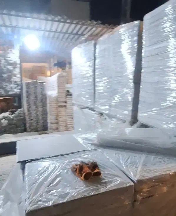 تایل کچی با قیمت عمده با دپوی بالا|مصالح و تجهیزات ساختمان|اصفهان, ارداجی|دیوار