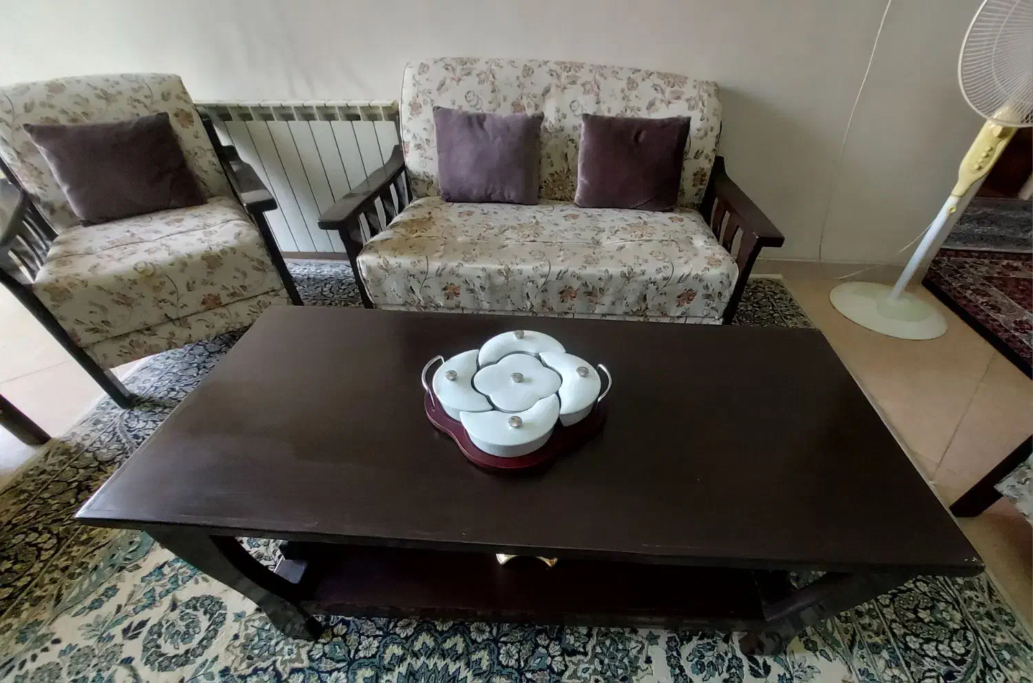 مبلمان ۷ نفره همراه با دو میز شیشه ای پایه استیل|مبلمان خانگی و میز عسلی|اصفهان, جلفا|دیوار