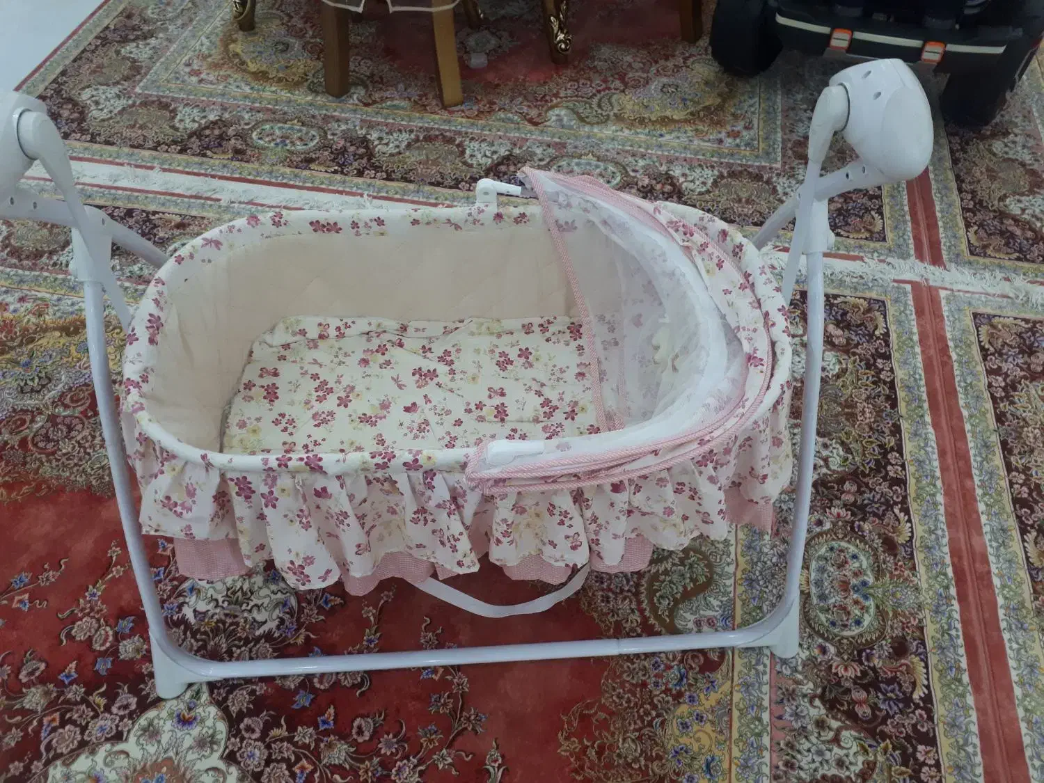 فروش گهواره برقی و موزیکال در حد نو|اسباب و اثاث بچه|ایلام, |دیوار