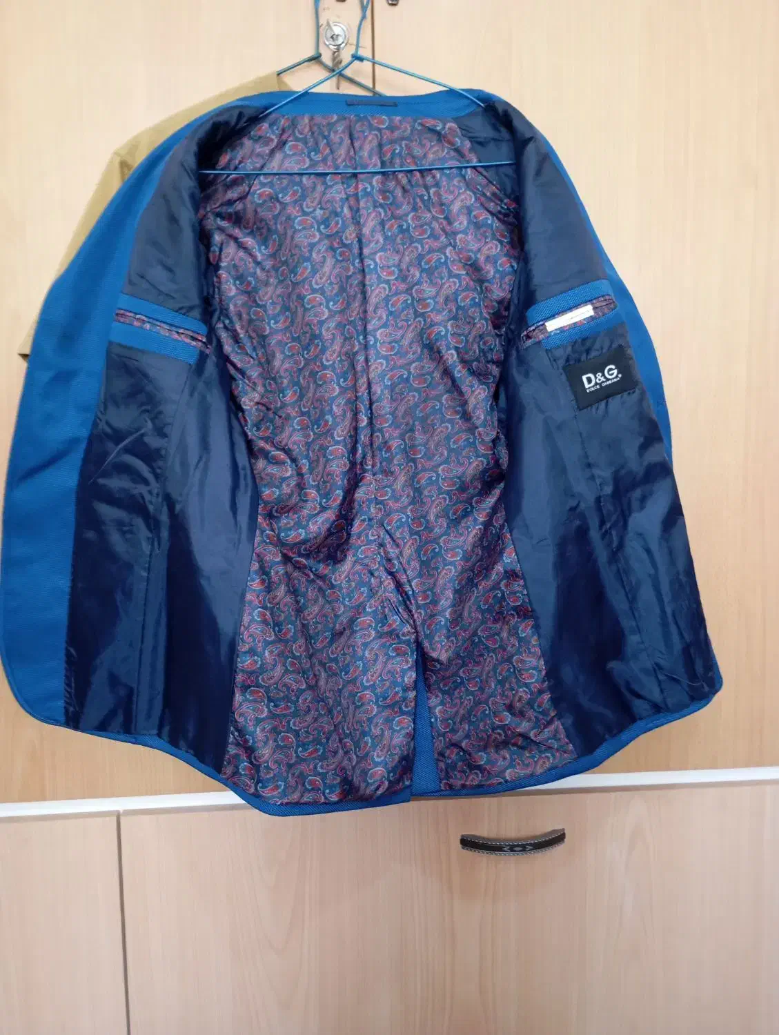 کت خالی|لباس|ساوه, |دیوار