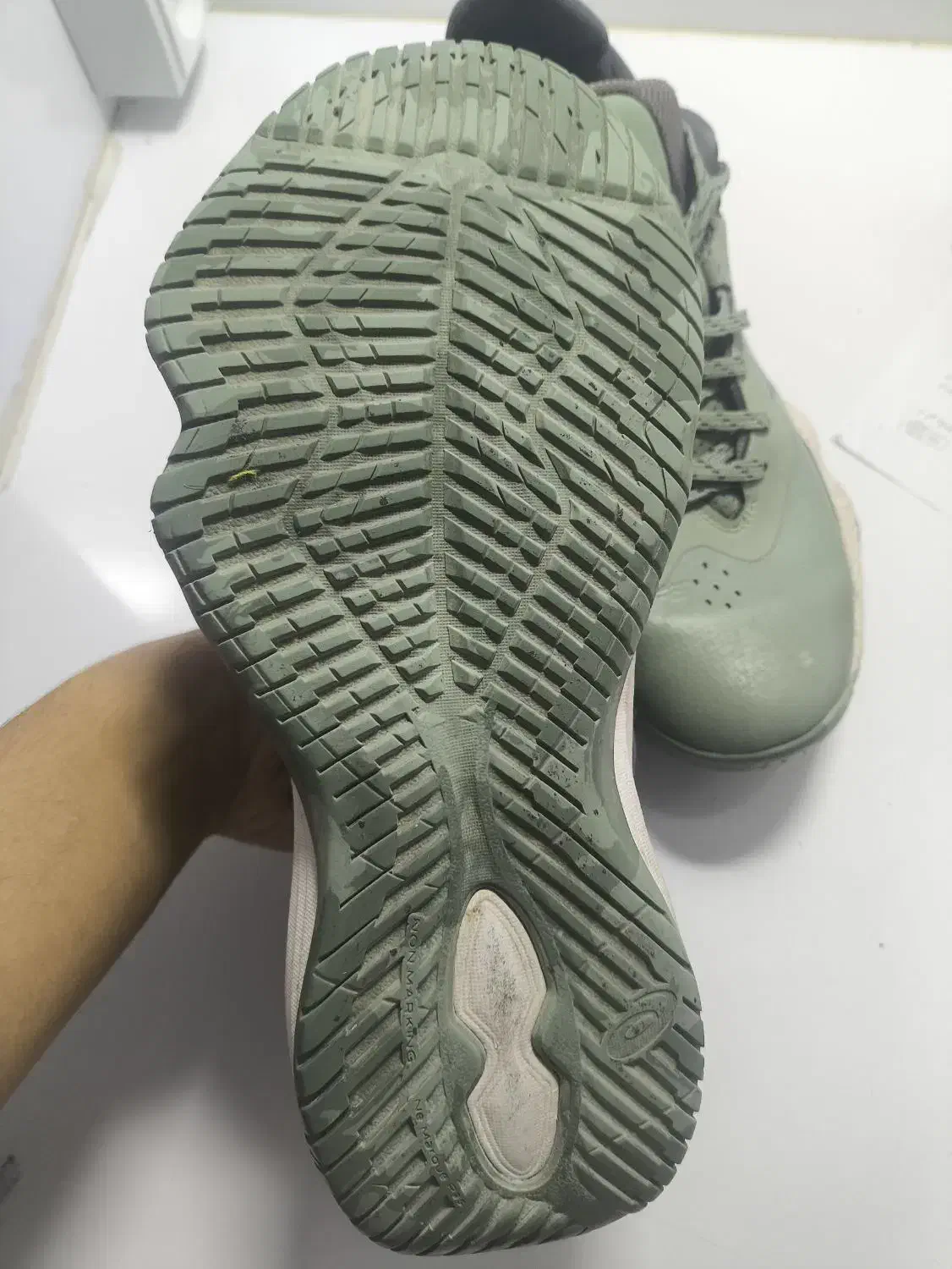 کفش هندبال ، بسکتبال ، والیبال|کیف، کفش، کمربند|دوگنبدان, |دیوار