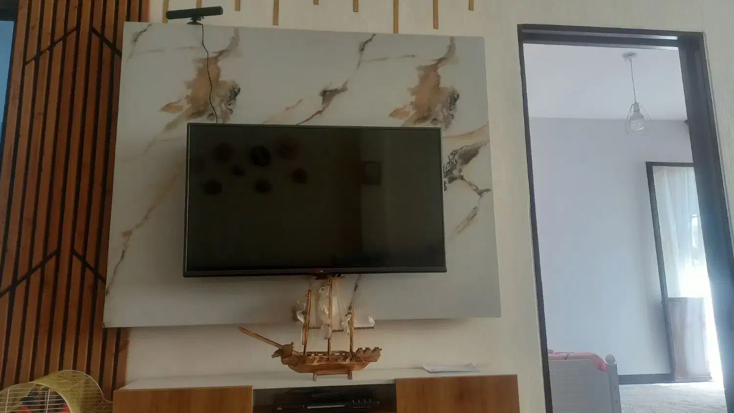 تلوزیون ۴۲اینچ LGاصل کره|تلویزیون و پروژکتور|بومهن, |دیوار